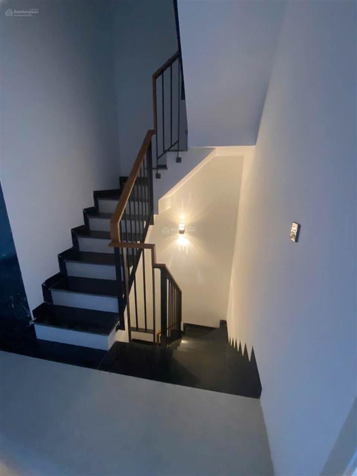 Toà nhà 8 tầng đối diện masterise homes 13 phòng đôi khai thác tốt  hải châu đà nẵng