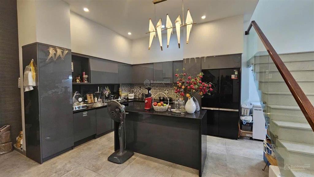 Bán nhà kiệt ô tô đường 2 tháng 9 | 110m ngang 7m | gara ô tô | 4pn | 3 tầng kiên cố