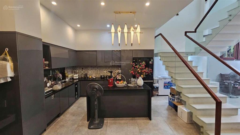 Bán nhà kiệt ô tô đường 2 tháng 9 | 110m ngang 7m | gara ô tô | 4pn | 3 tầng kiên cố