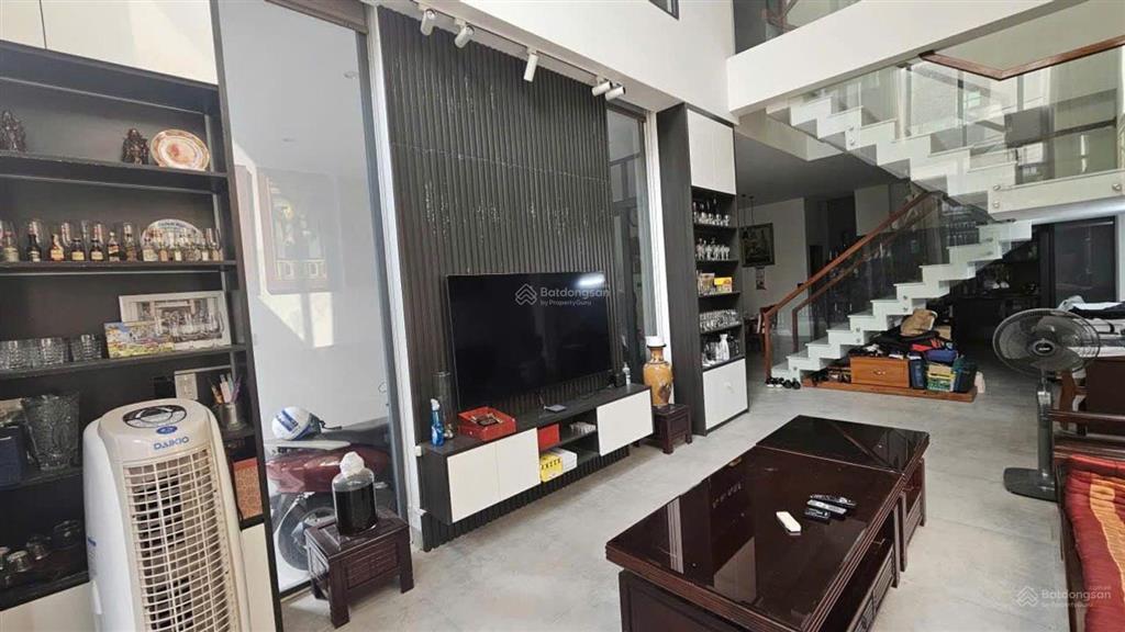 Bán nhà kiệt ô tô đường 2 tháng 9 | 110m ngang 7m | gara ô tô | 4pn | 3 tầng kiên cố