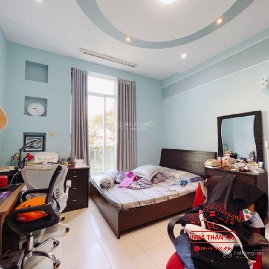 Nhà quận 4, diện tích lớn, không có căn thứ 2 so sánh, (tiếp khách mua ở thiện chí).