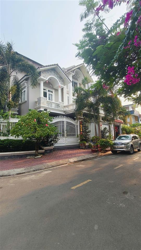 Bán nhà full gỗ đẹp, kế mt quốc lộ 50 bình chánh, 100m2, nhỉnh 10, x tỷ