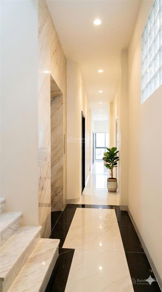 Bán nhà chdv thang máy, quận 4, 145m2, doanh thu 100 triệu/tháng , 21 tỷ tl
