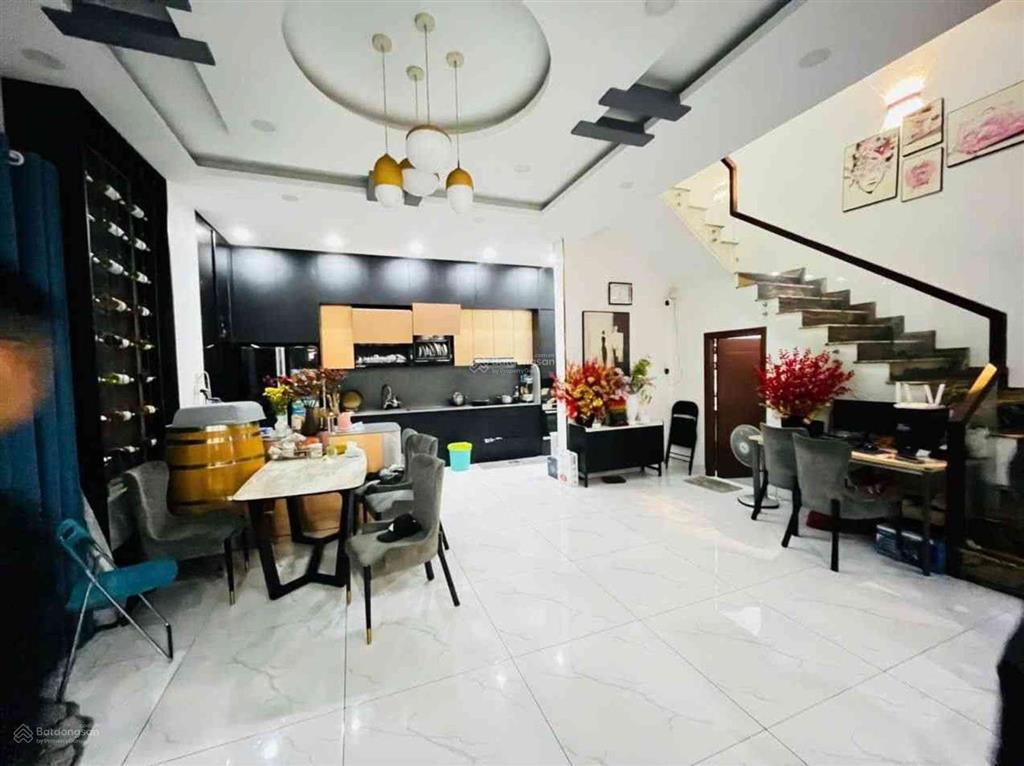 Bán nhà mặt tiền tôn đản, quận 4, 5 tầng, dòng tiền 35 triệu/tháng, nhỉnh 9, x tỷ