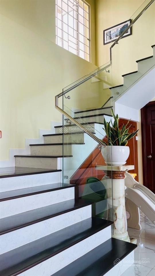 Bán căn hộ penthouse chung cư hoàng diệu h2. 8m x 15m, không khí trong lành, nhỉnh 11 tỷ