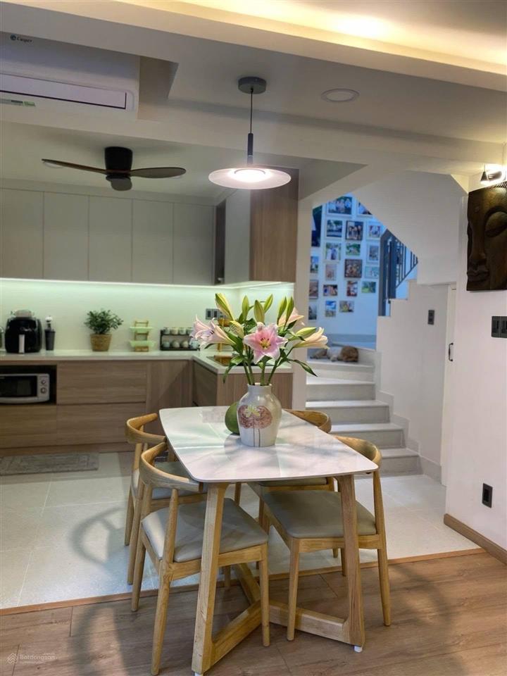 Mặt tiền đoàn văn bơ, 58m2, 3 tầng, nhỉnh 9, x tỷ