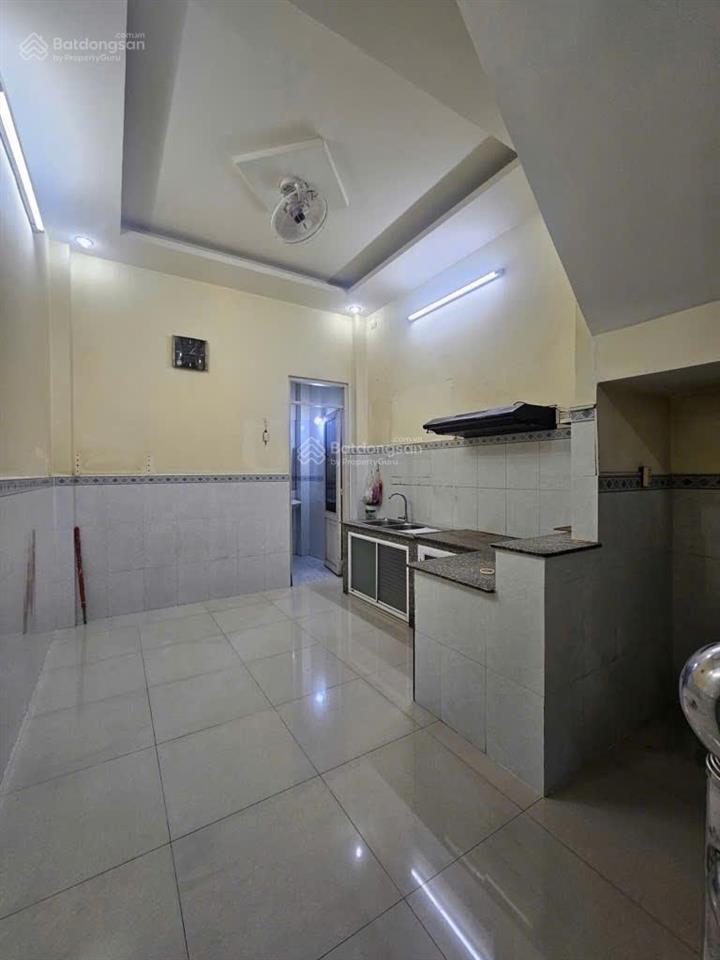 Nhà cũ lâu đời, phù hợp xây mới chdv, hoàng diệu, quận 4, 92m2, 5,5 tỷ