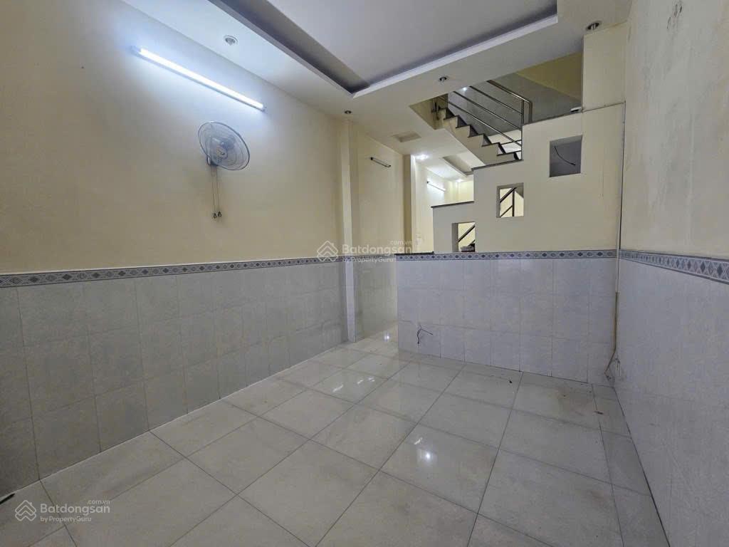 Nhà cũ lâu đời, phù hợp xây mới chdv, hoàng diệu, quận 4, 92m2, 5,5 tỷ