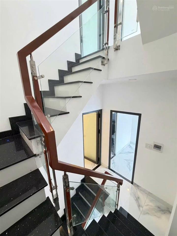 Vip nhà mặt tiền đường số 4, quận 4, 26m2, 5 tầng, nhỉnh 6,x tỷ