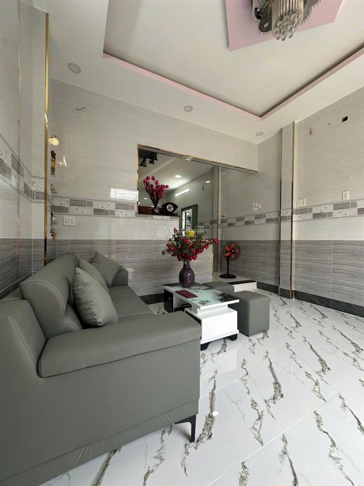 Hẻm xe hơi lý phục man ngang lớn 6,1m sân đậu ô tô 4 phòng ngủ hoàn công đủ