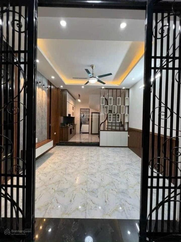 Bán nhà cực hiếm cầu giấy  gần phố  nhà đẹp  lô góc  chỉ 8,x tỷ  nhà đẹp mới. gần phố