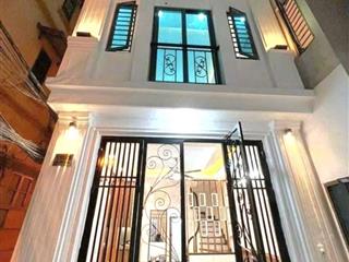 Bán nhà cực hiếm cầu giấy  gần phố  nhà đẹp  lô góc  chỉ 8,x tỷ  nhà đẹp mới. gần phố