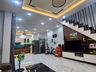 Nhà đẹp mới keng  ngang 18m  vườn rộng  sân xe hơi. dt 216m2  sổ hồng riêng 3tỷ55