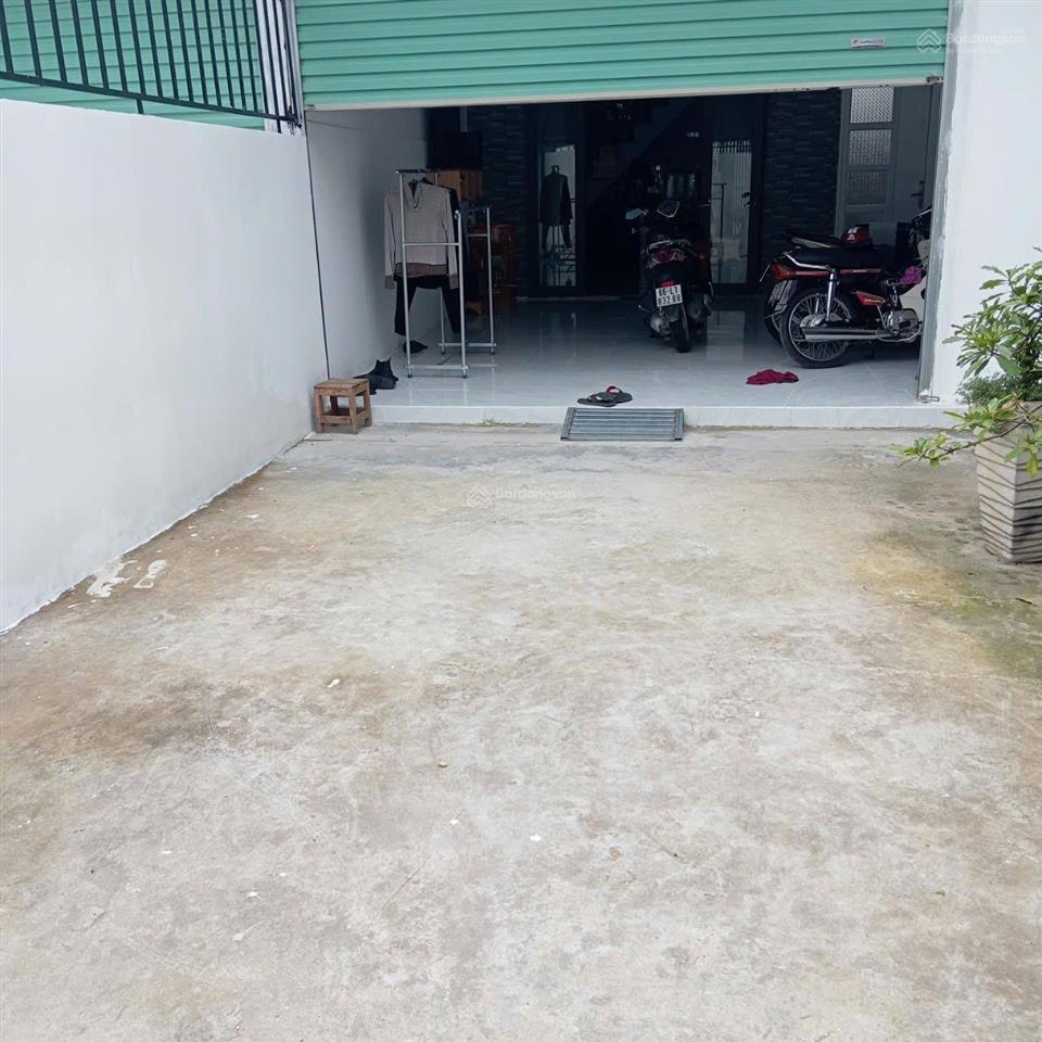 Nhà đẹp 2tỷ550 sổ hồng riêng, đường xe tải, sân xe hơi dt 4*18m  2 tầng