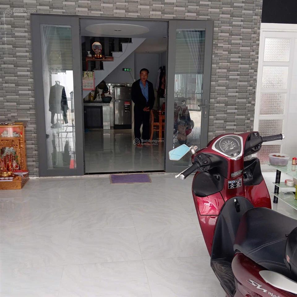 Nhà đẹp 2tỷ550 sổ hồng riêng, đường xe tải, sân xe hơi dt 4*18m  2 tầng