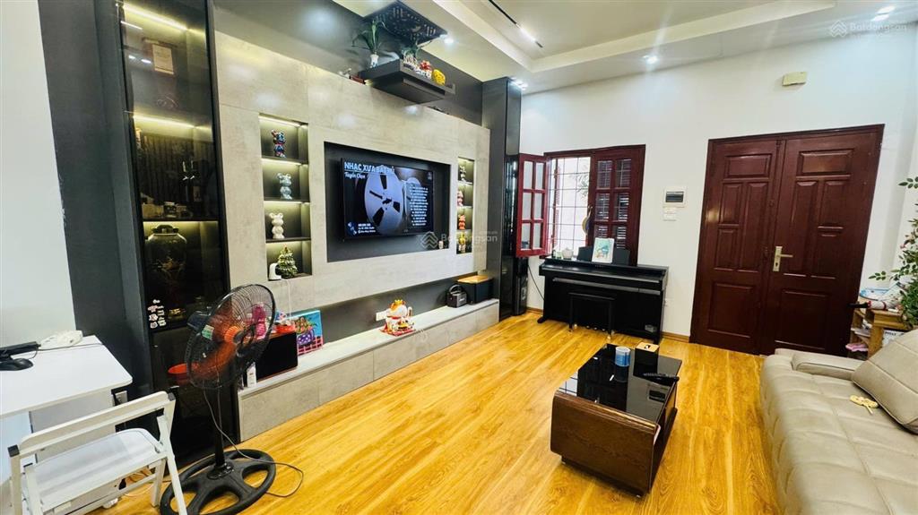 Nhà bán, cầu diễn, hồ tùng mậu, toà mới đẹp, sổ mỗi nhà 1 phôi ôtô đỗ thang máy xịn  full nội thất