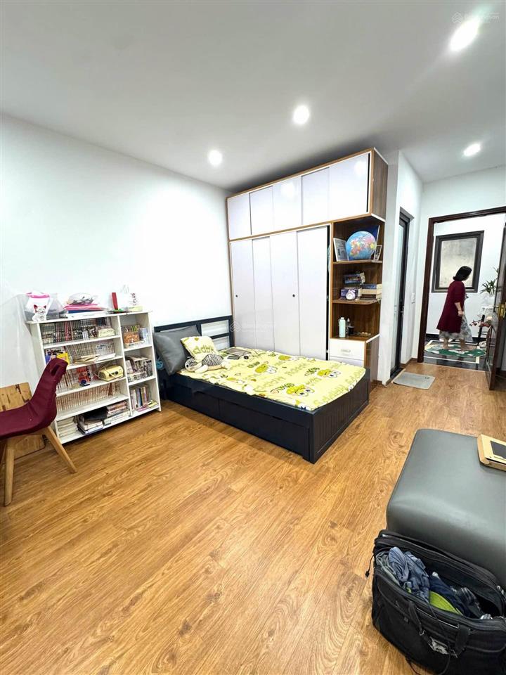 Trung tâm mỹ đình 5 tầng  ô tô tráng trước cửa nhà  nhà mặt đường  ngõ thông  9.4 tỷ