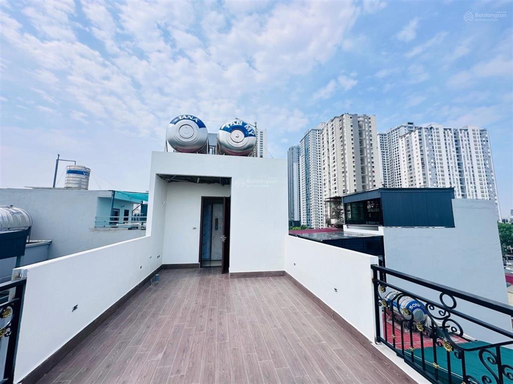 Siêu phẩm hồ tùng mâu  mặt phố hoàng quốc việt kéo dài tương lai  ô tô tránh  thang máy  lô góc