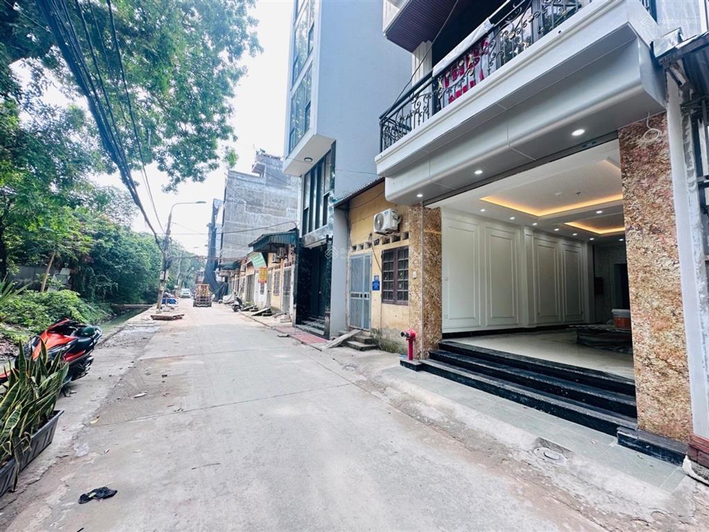 Siêu phẩm hồ tùng mâu  mặt phố hoàng quốc việt kéo dài tương lai  ô tô tránh  thang máy  lô góc