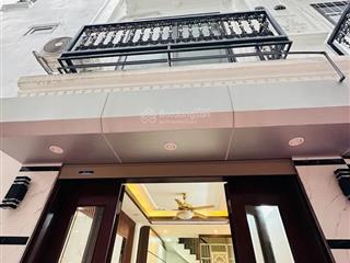 Nhà mới cổ nhuế đẹp long lanh  ở luôn  ngõ thông gần ô tô (7,8 tỷ)