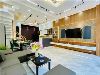 Nhà phố gò vấp ngay emart 2 . dt61m2 ( 5,5 x 11 )  3 tầng  4 pn  4 wc. giá 6,5 tỷ