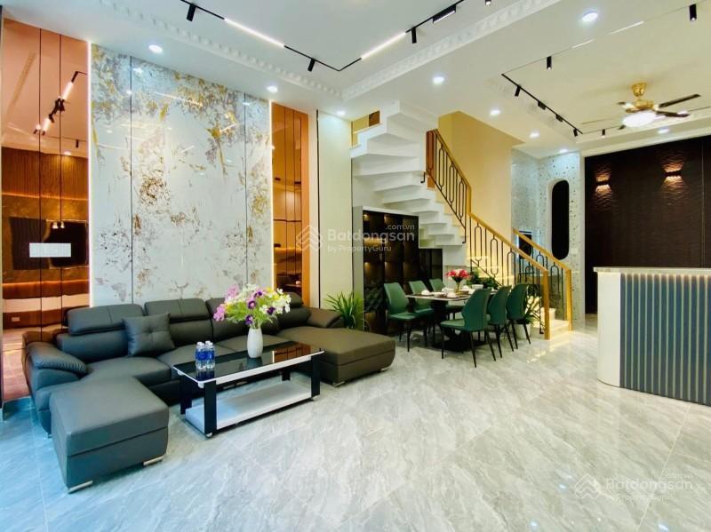 Nhà phố gò vấp ngay emart 2 . dt61m2 ( 5,5 x 11 )  3 tầng  4 pn  4 wc. giá 6,5 tỷ