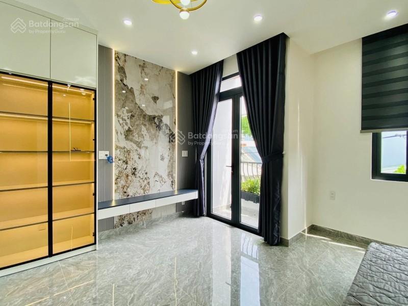 Nhà phố gò vấp ngay emart 2 . dt61m2 ( 5,5 x 11 )  3 tầng  4 pn  4 wc. giá 6,5 tỷ