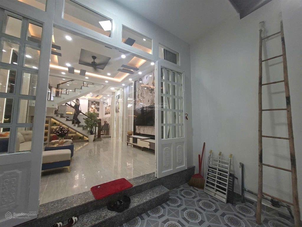 Bán nhà riêng gần emart2. dt 61m2 ( 4,5 x 14 ) công nhận đủ  giá 5,9 tỷ