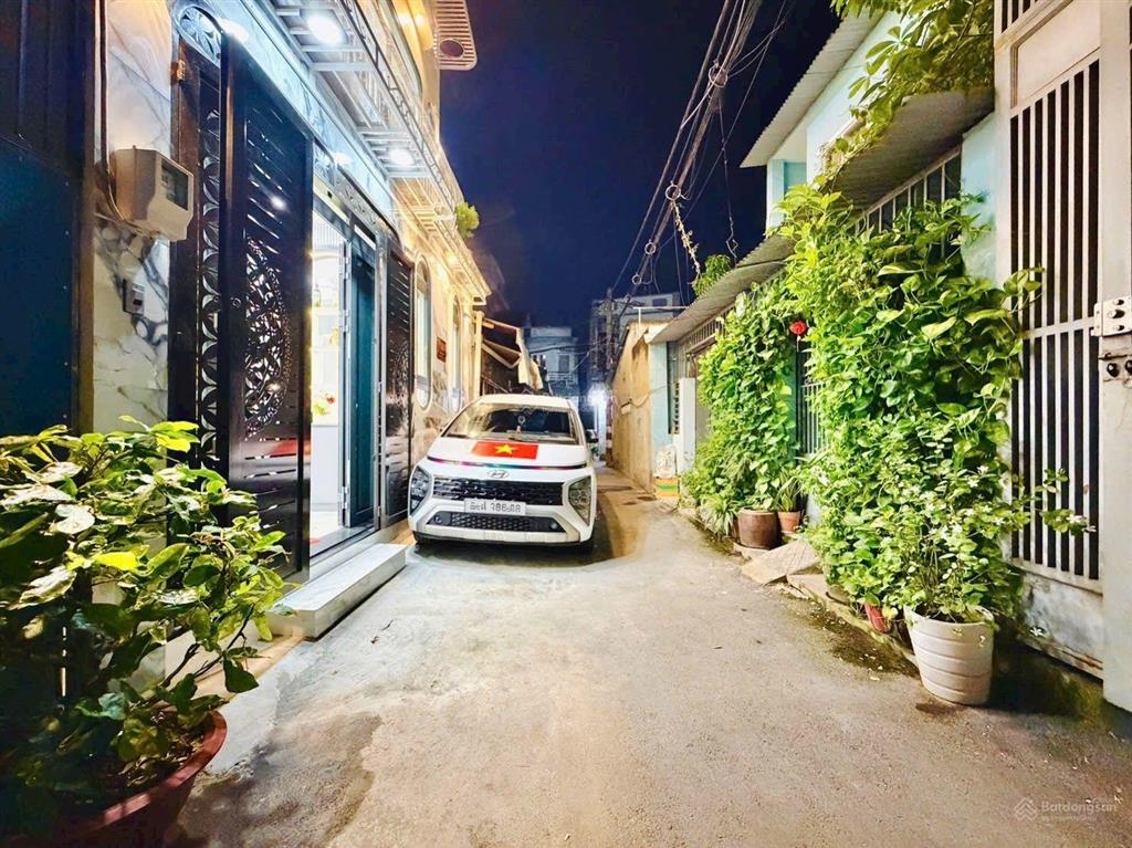 Bán nhà hxh thông gần chợ thạch đà, gò vấp  3 tầng  3 pn  giá 5,75 tỷ