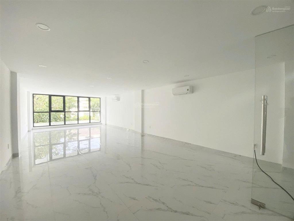 Cho thuê tòa nhà mặt tiền đường nguyễn quý đức