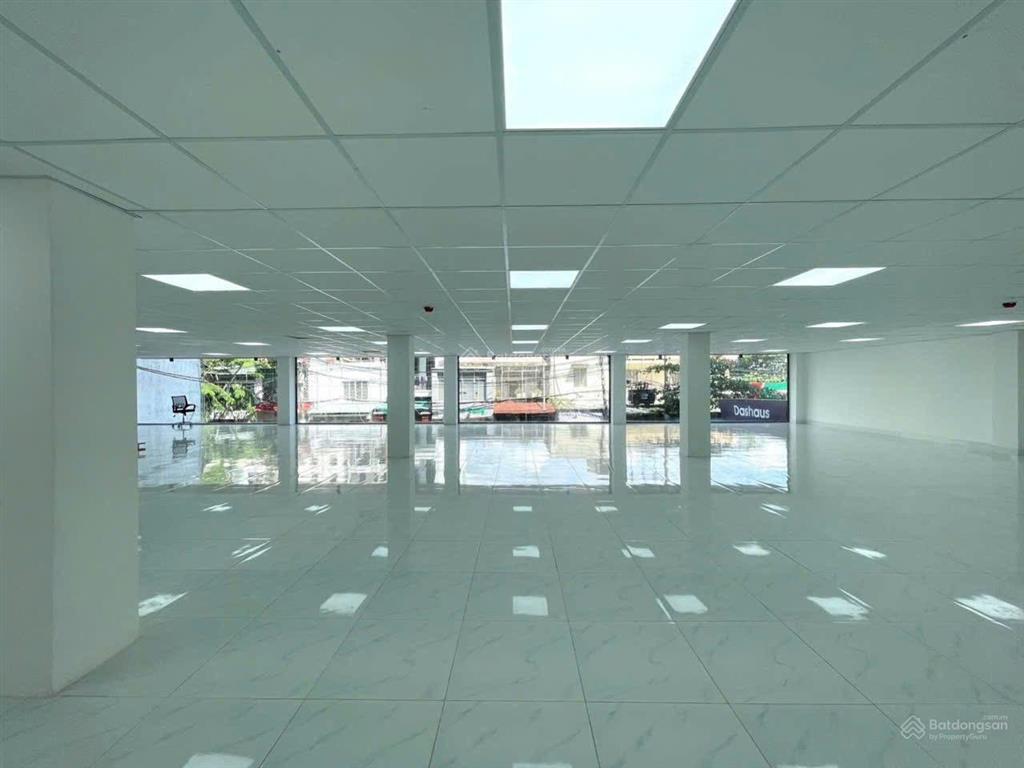 Cho thuê tòa nhà mặt tiền đường nguyễn cơ thạch gần khu sala, quận 2