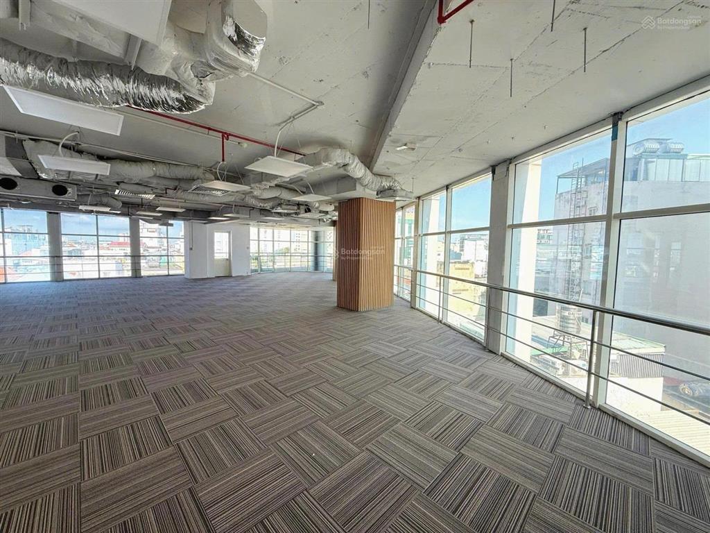 Cho thuê căn góc 2 mặt tiền tòa nhà nguyễn văn hưởng diện tích 1.300m², thảo điền, tp. thủ đức