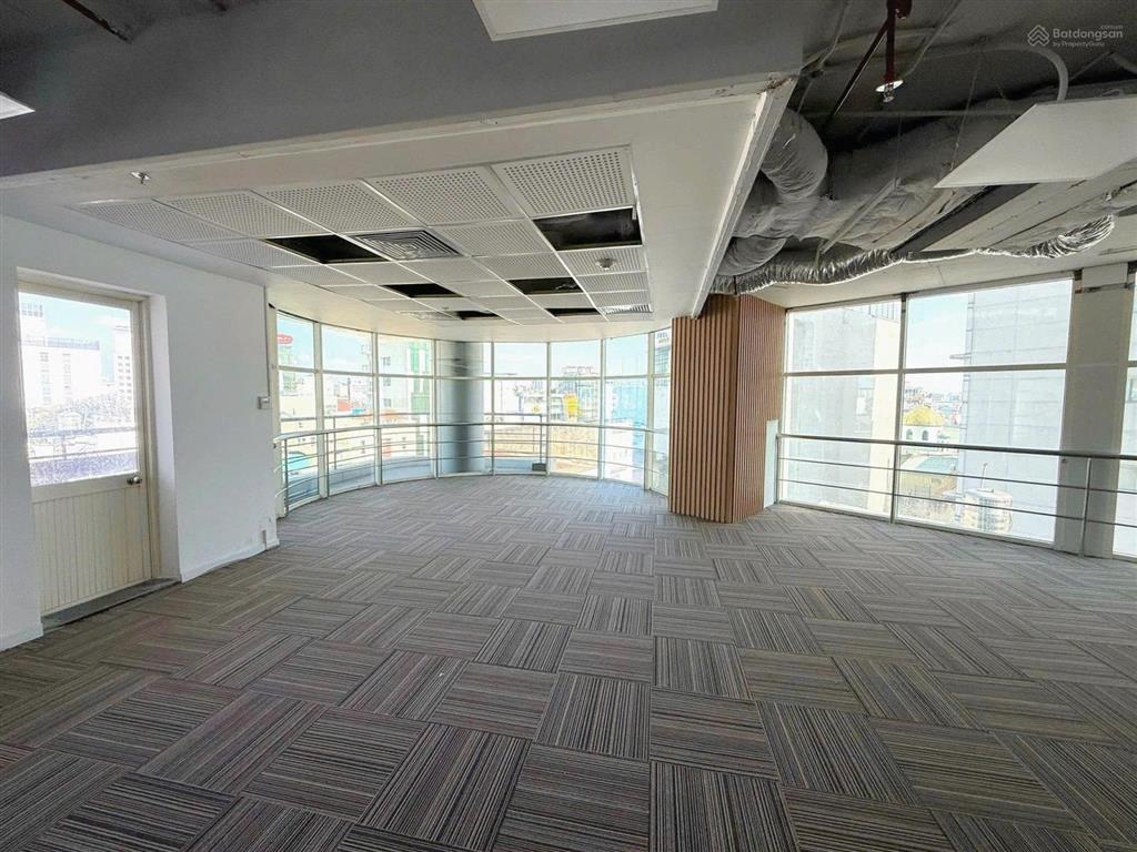 Cho thuê căn góc 2 mặt tiền tòa nhà nguyễn văn hưởng diện tích 1.300m², thảo điền, tp. thủ đức