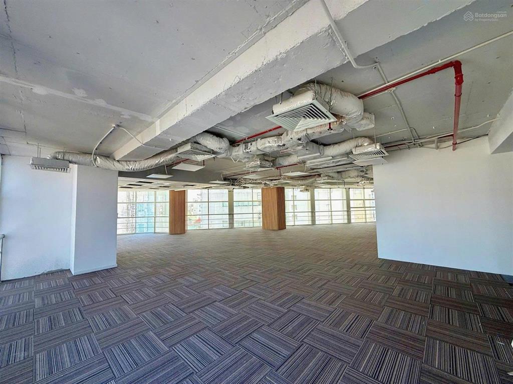 Cho thuê căn góc 2 mặt tiền tòa nhà nguyễn văn hưởng diện tích 1.300m², thảo điền, tp. thủ đức