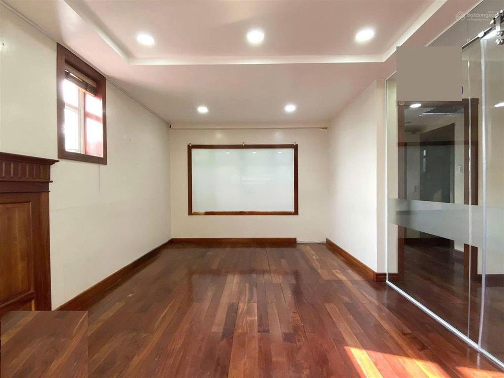 Cho thuê biệt thự góc siêu đẹp mặt tiền đường trương văn bang, quận 2