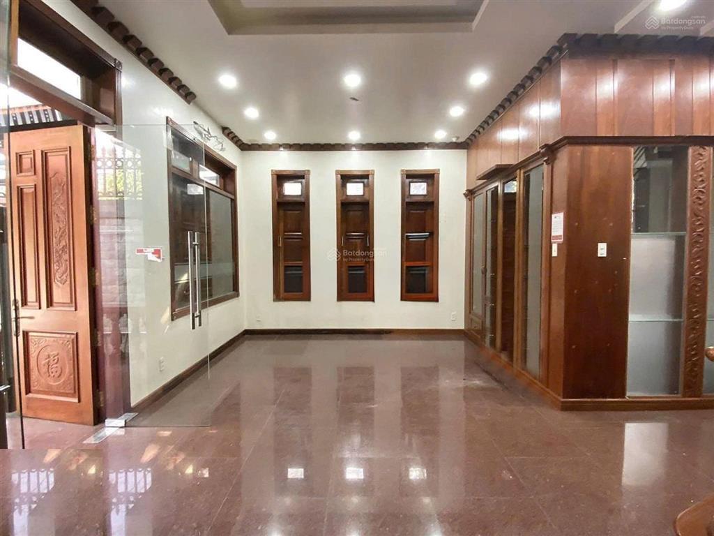 Cho thuê biệt thự góc siêu đẹp mặt tiền đường trương văn bang, quận 2