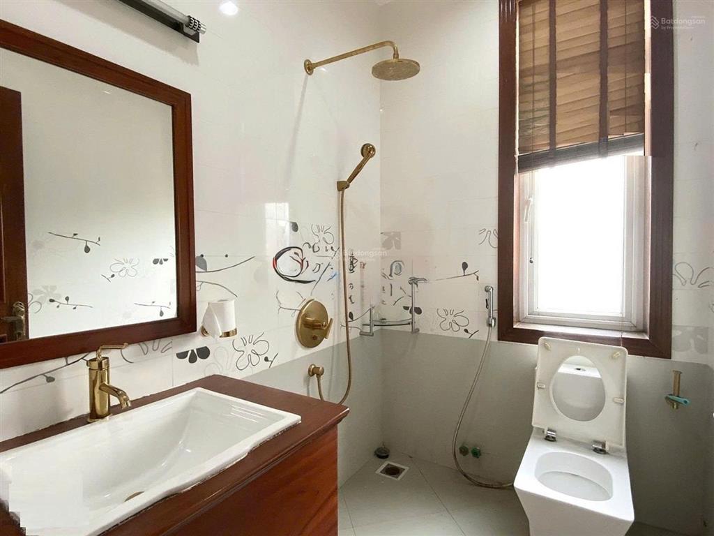 Cho thuê biệt thự góc siêu đẹp mặt tiền đường trương văn bang, quận 2