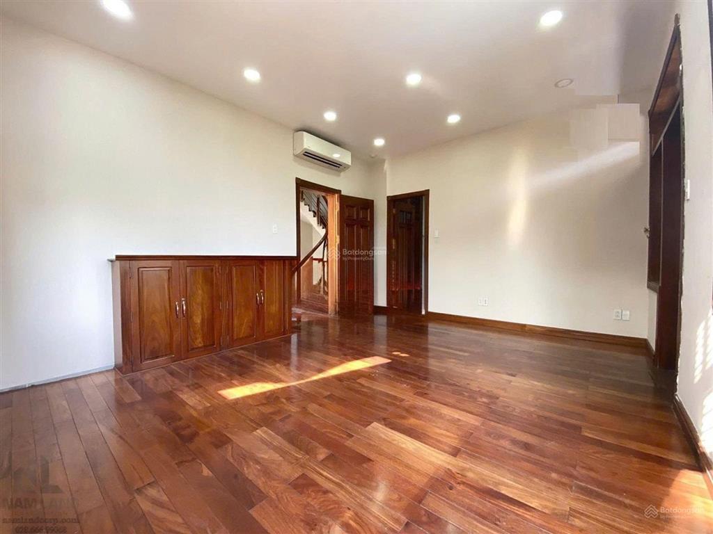 Cho thuê biệt thự góc siêu đẹp mặt tiền đường trương văn bang, quận 2