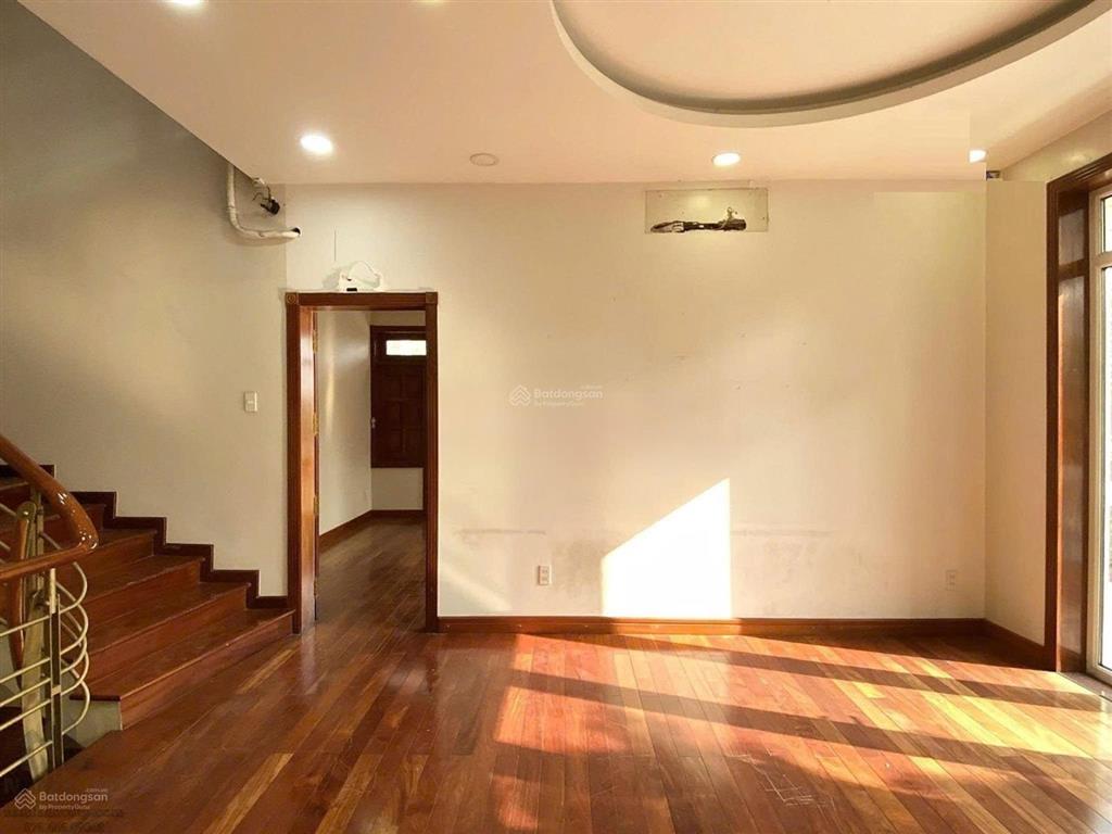Cho thuê biệt thự góc siêu đẹp mặt tiền đường trương văn bang, quận 2
