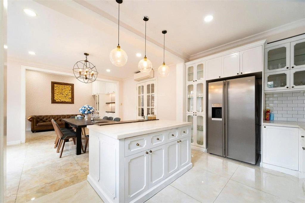 Villa đường nguyễn văn hưởng 7pn hồ bơi trung tâm thảo điền quận 2