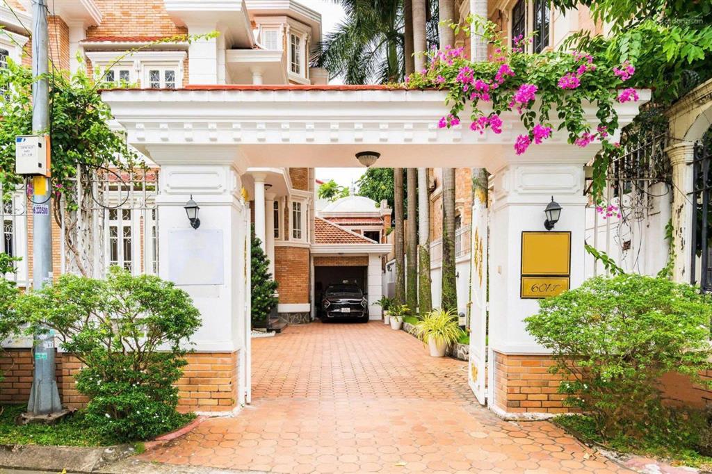 Villa đường nguyễn văn hưởng 7pn hồ bơi trung tâm thảo điền quận 2