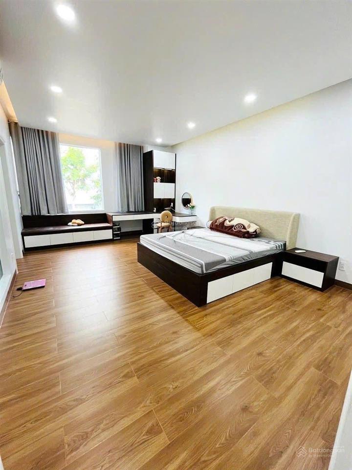 Cho thuê biệt thự sang trọng, vị trí đẹp, đường vạn kiếp, quận 2