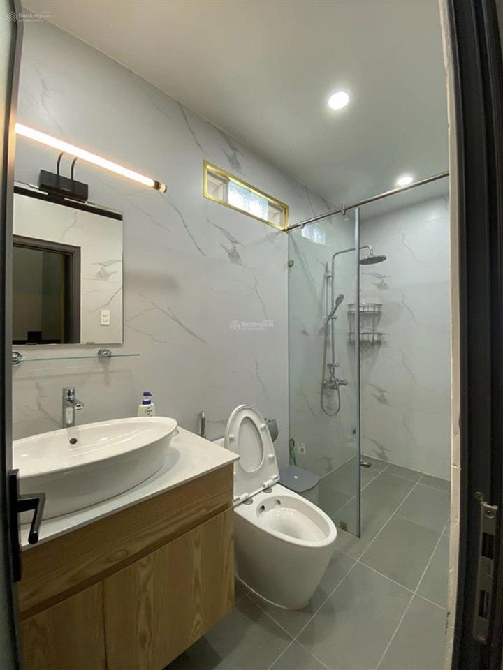 Cho thuê biệt thự sang trọng, vị trí đẹp, đường vạn kiếp, quận 2