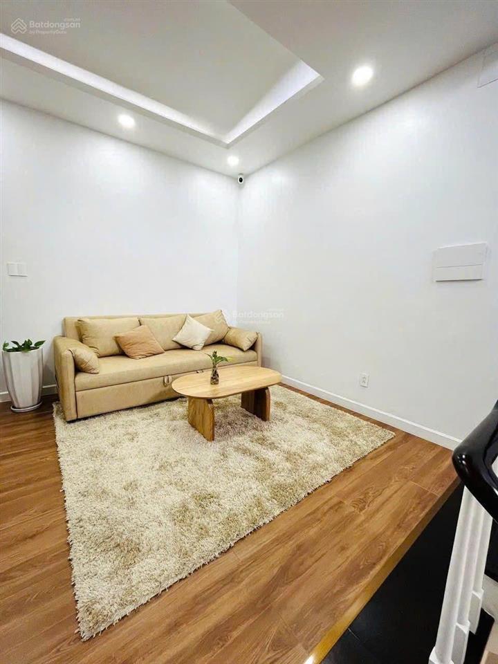 Cho thuê biệt thự sang trọng, vị trí đẹp, đường vạn kiếp, quận 2