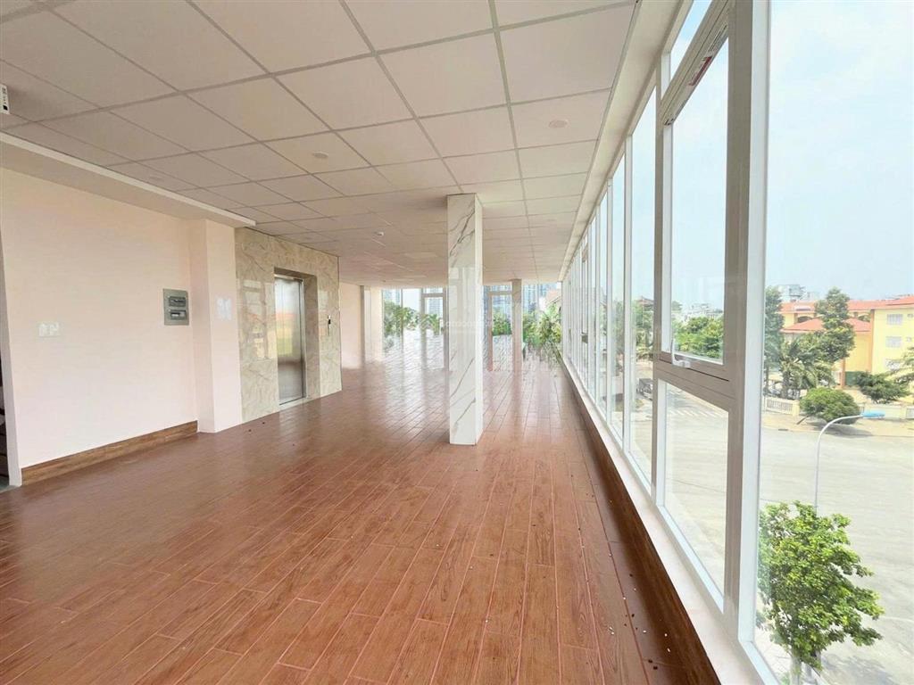 Cho thuê tòa nhà văn phòng góc 2 mặt tiền khu trần não, diện tích 10m x 22m, quận 2