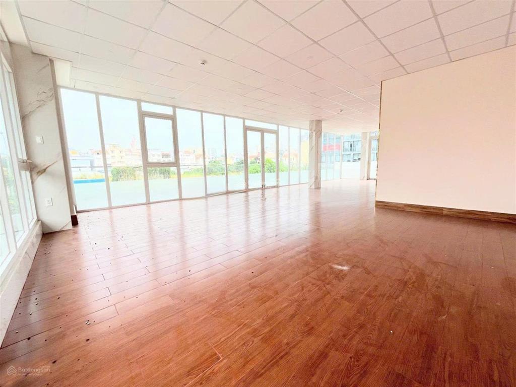 Cho thuê tòa nhà văn phòng góc 2 mặt tiền khu trần não, diện tích 10m x 22m, quận 2