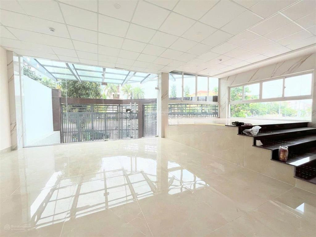 Cho thuê tòa nhà văn phòng góc 2 mặt tiền khu trần não, diện tích 10m x 22m, quận 2
