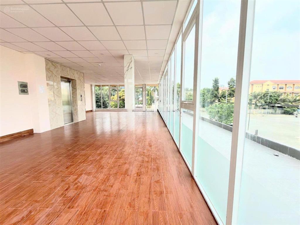 Cho thuê tòa nhà văn phòng góc 2 mặt tiền khu trần não, diện tích 10m x 22m, quận 2
