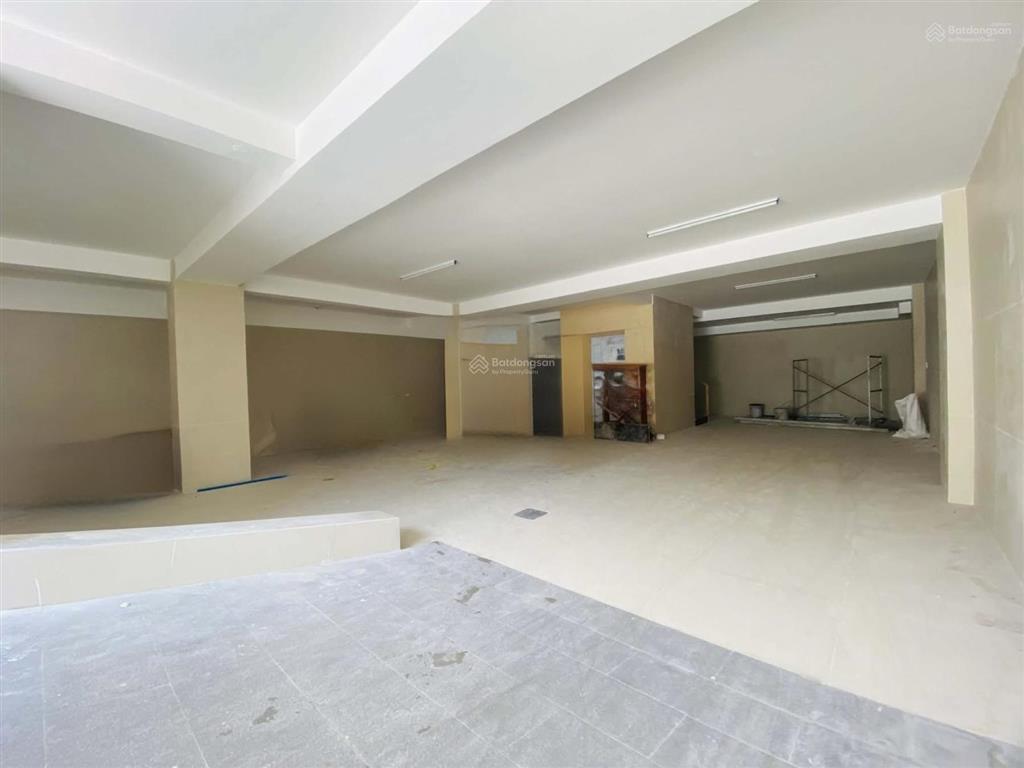 Cho thuê tòa nhà nguyên căn đường bùi tá hán, quận 2