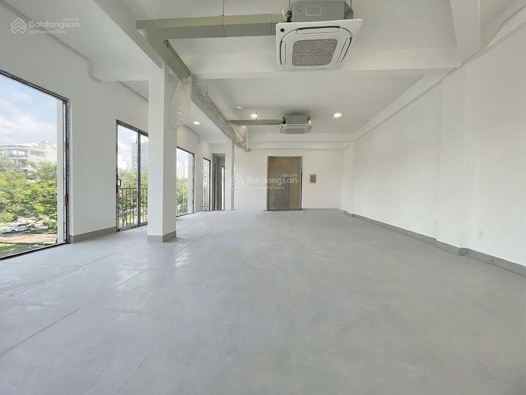 Cho thuê tòa nhà văn phòng hầm + 7 tầng
góc 2 mặt tiền trung tâm quận 2 vị trí đẹp